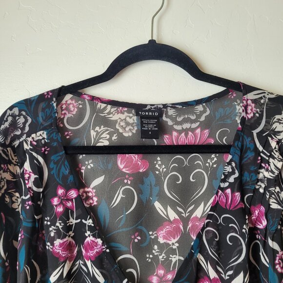 Torrid Floral Flutter Short Sleeve V-Neck Blouse - Picture 2 of 5